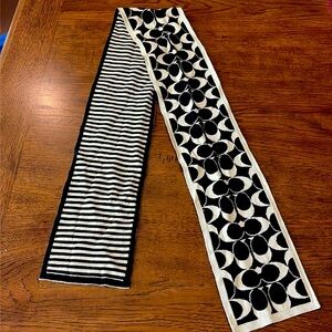 COACH EUC Off Black & White 💯 Merino Wool scarf. So cute with C patten & stripe